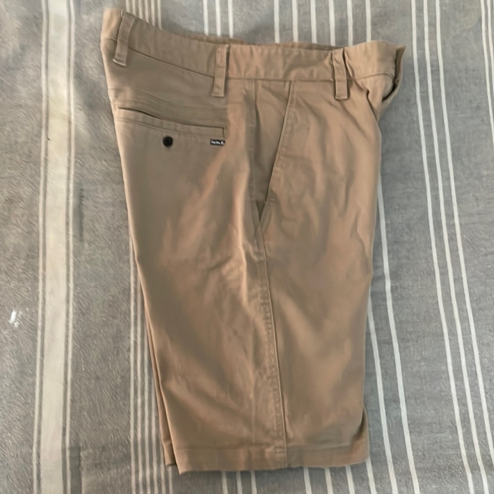 Hurley flat front chino shorts, men’s 29 waist, tan khaki